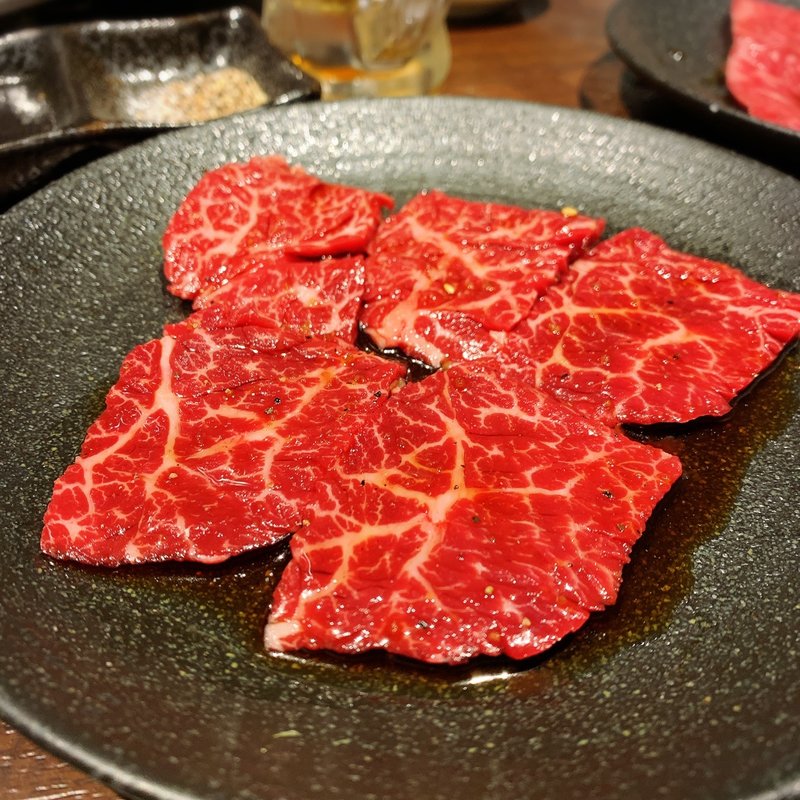 幻の熟成サガリ(焼肉市場めぐろや本店)