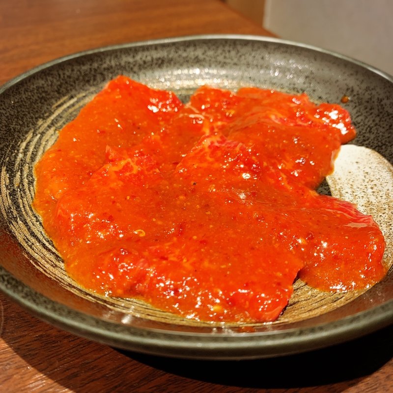 旨辛カルビ(焼肉市場めぐろや本店)