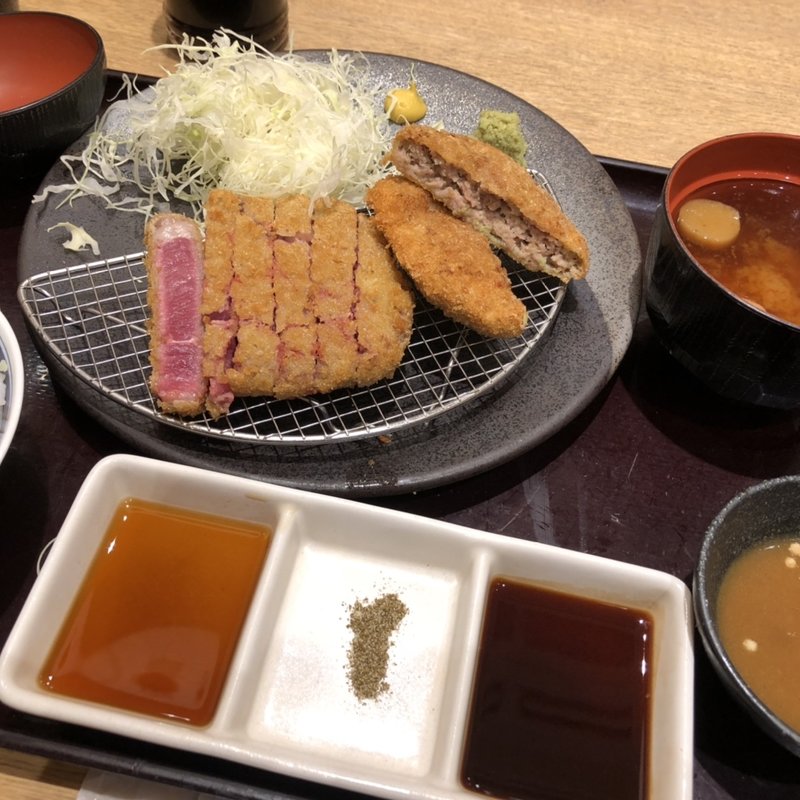 牛リブロースカツ牛メンチカツ膳(牛カツ京都勝牛 浅草花屋敷)