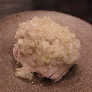 蒸し鶏の前菜特製ネギソース(むしやしない （MUSHIYASHINAI）)