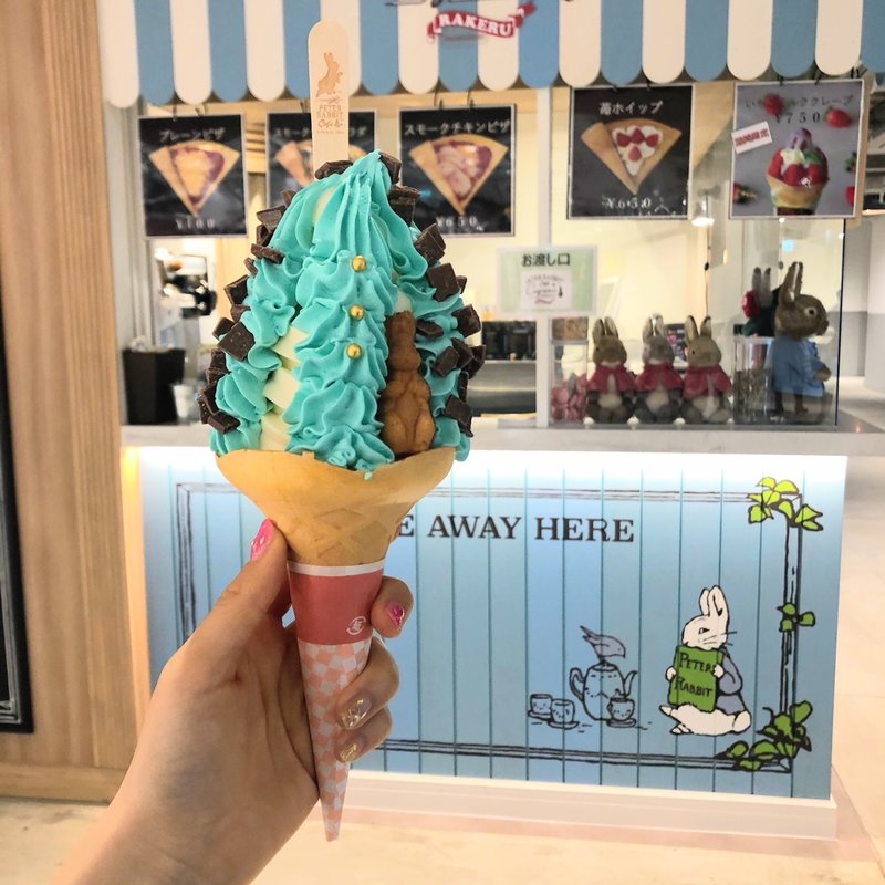 ピーターラビットのブルージャケットソフトクリーム(ピーターラビットカフェクレープリー)
