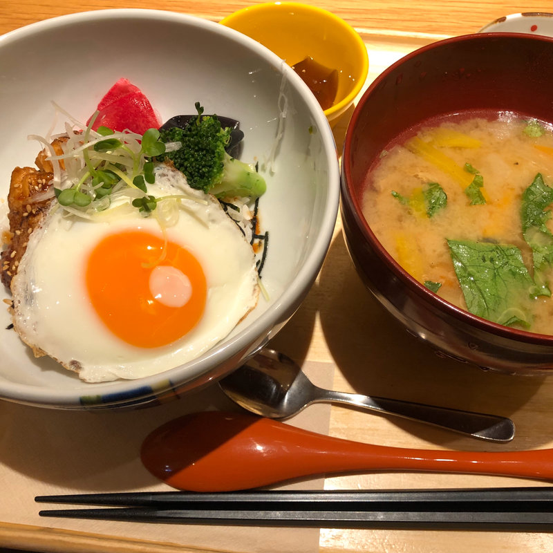 サーモンハラスのかば焼きご飯(マルモキッチン 京都ポルタ店 )