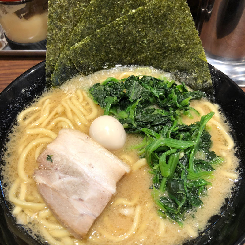 ラーメン、ほうれん草(横浜家系ラーメン 金山家)