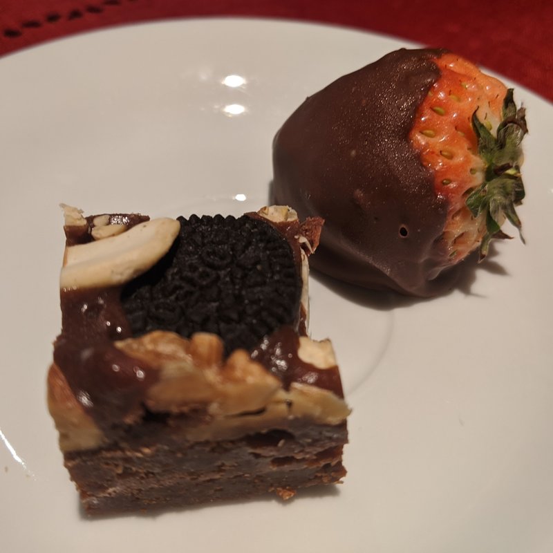 オレオブラウニー、いちごチョコ(モダン割烹　銀平)