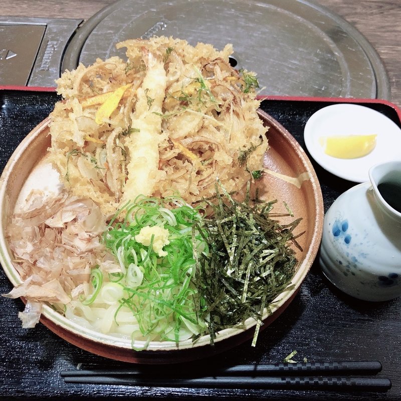 かき揚げぶっかけ(大地のうどん 博多駅南店)