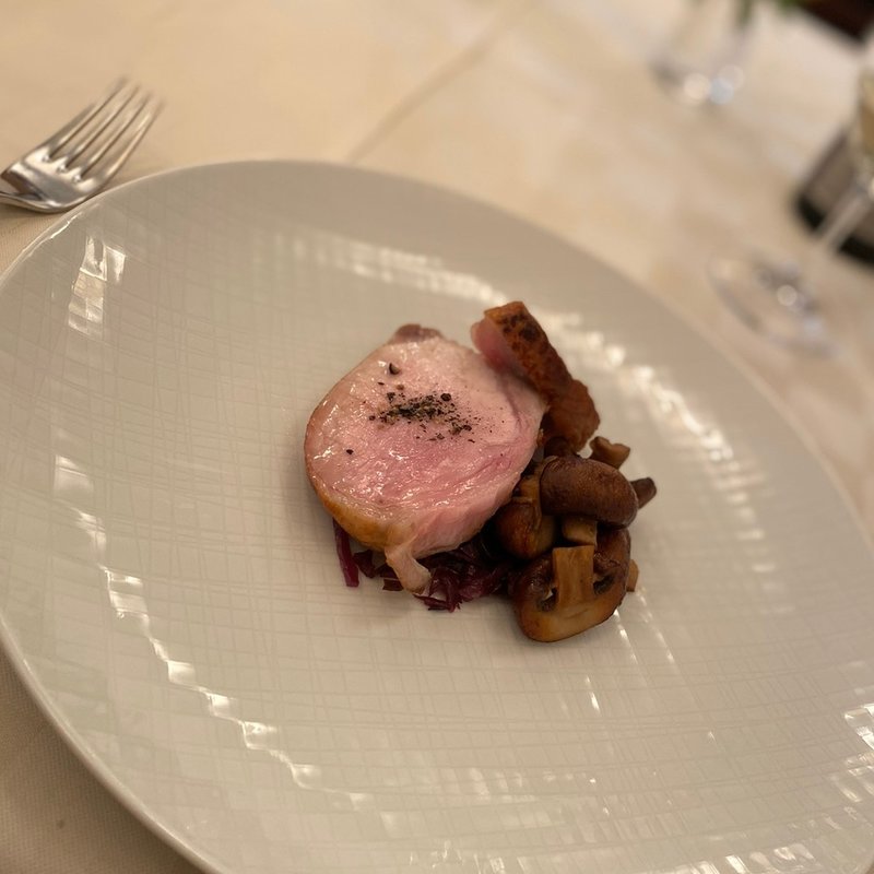 マンガリッツァ豚ロースとマッシュルームのロースト(mondo)