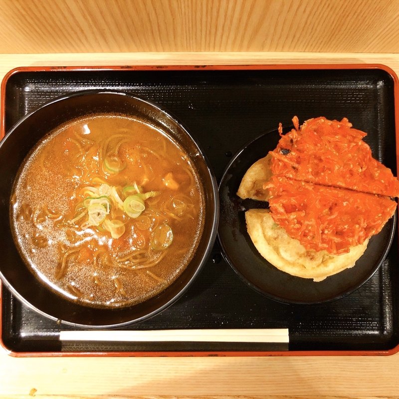 よもだカレーそば（トッピング:紅生姜天、ゲソ天）(よもだそば 銀座店)