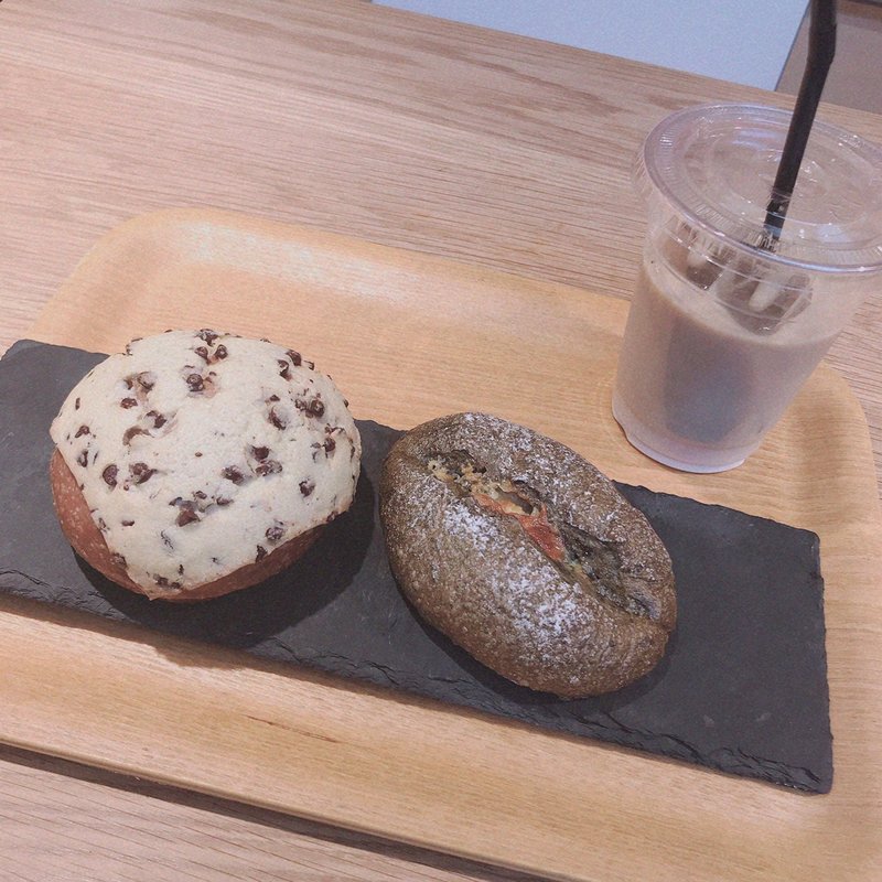 ほうじ茶ホワイトチョコ＆チョコメロンパン(テーラ テール )