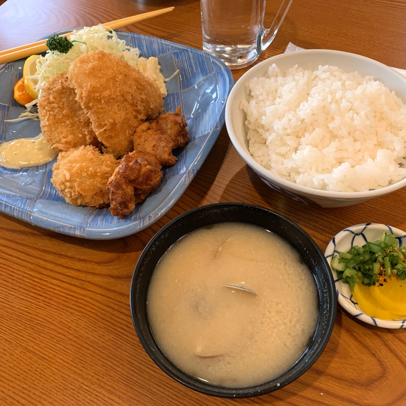 ミックスフライ定食(浅草 水口食堂)