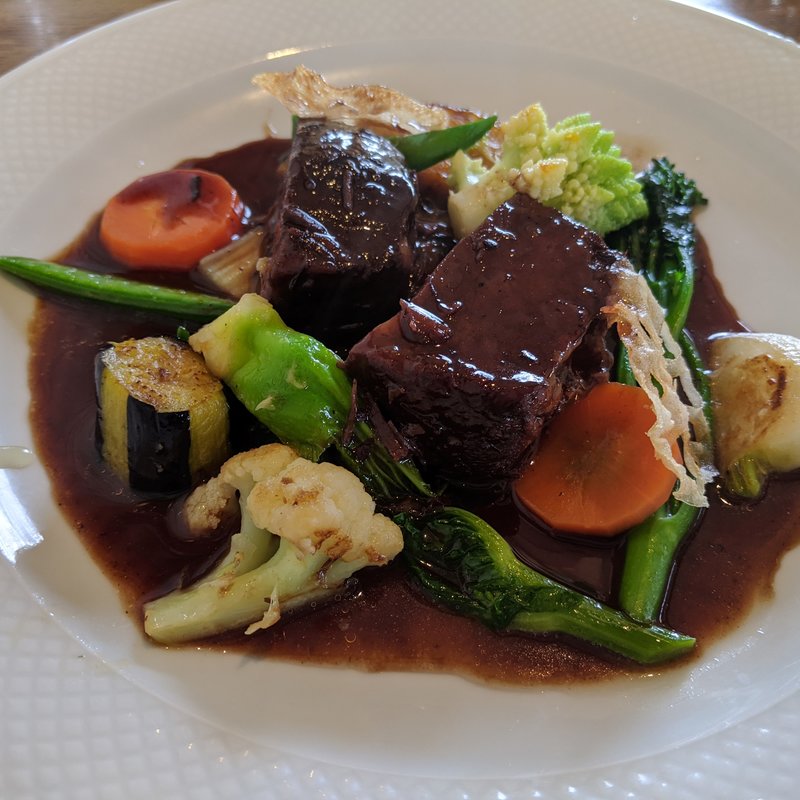 牛肉の赤ワイン煮込み(ばいえる )