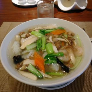 海鮮塩湯麺(中国飯店 倶楽湾)