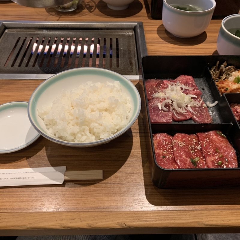 ホリデー弁当(焼肉上野太昌園 上野駅前店)
