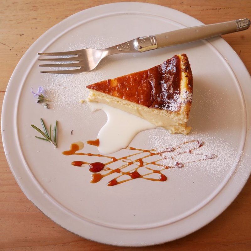 バスクチーズケーキ(　cafe troisiememarche)