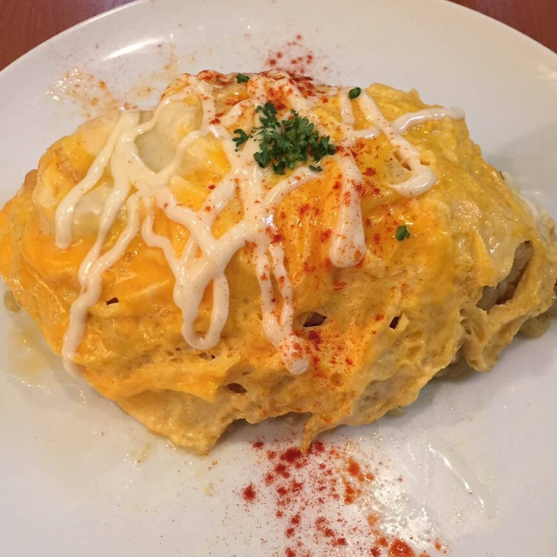 エビとチーズのオムライス(めぐろ三ツ星食堂)
