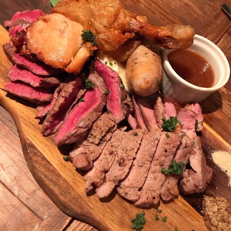 メガ肉盛り(CAFE＆WINE DINING RAINBOW)