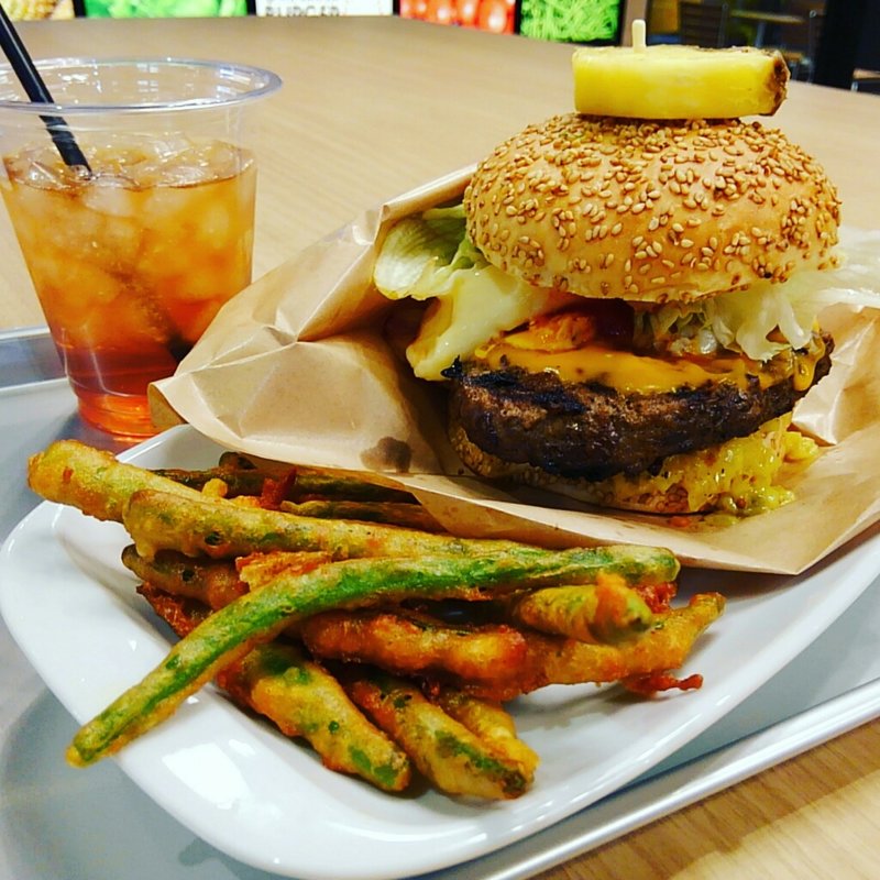 ベーコンチーズエッグバーガー(ローズガーデンダイナー LINKS UMEDA店)