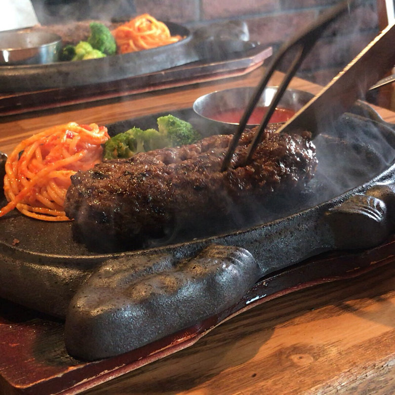 どんどんハンバーグ(黒毛和牛一頭買い肉バル デルソーレ道頓堀)