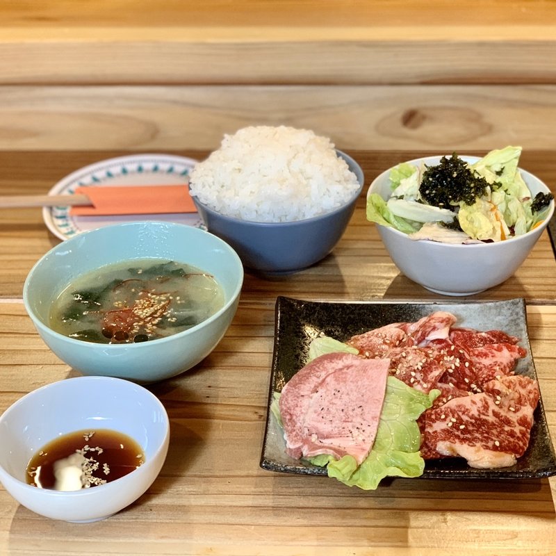 赤身ランチセット(特選黒毛和牛牝専門 焼肉u)