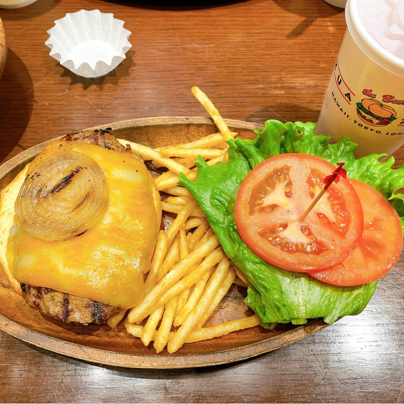 厚切りコルビージャックチーズバーガー(クアアイナ 三井アウトレットパーク木更津店 （KUA AINA）)