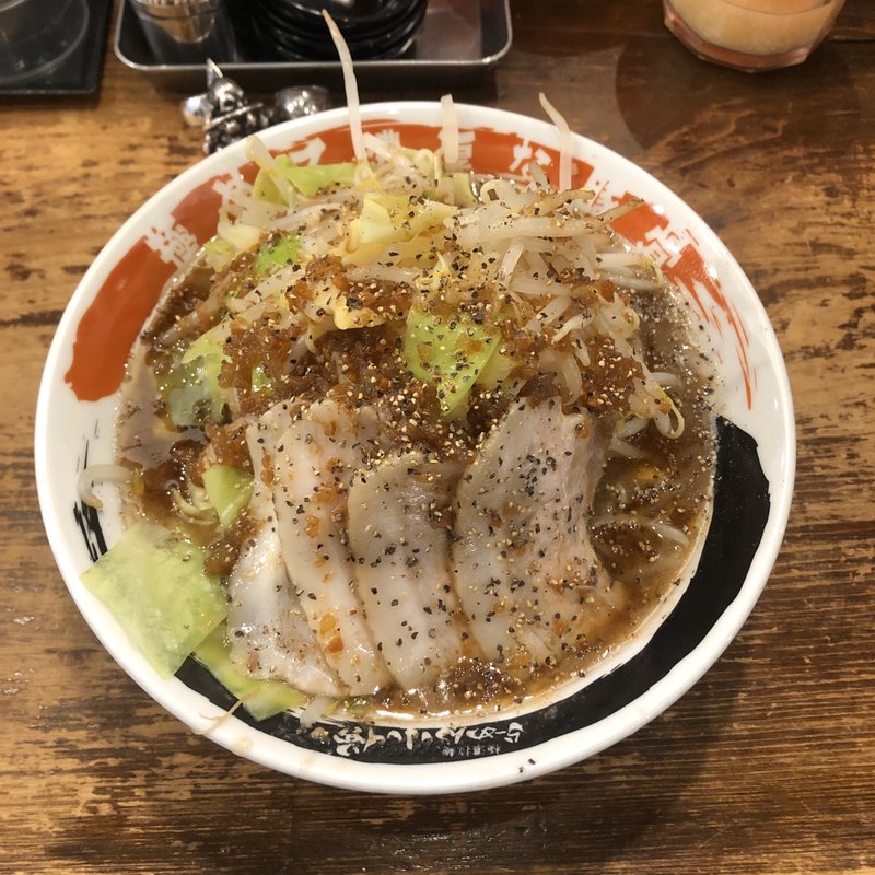 ガツ盛りらーめん(極濃豚骨 らーめん小僧)