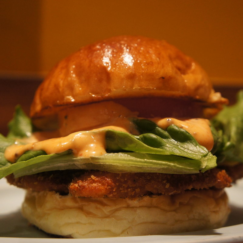 チーズシュニッツェルバーガー(Schmatz beer stand mizonokuchi シュマッツ・ビア・スタンド 溝の口)