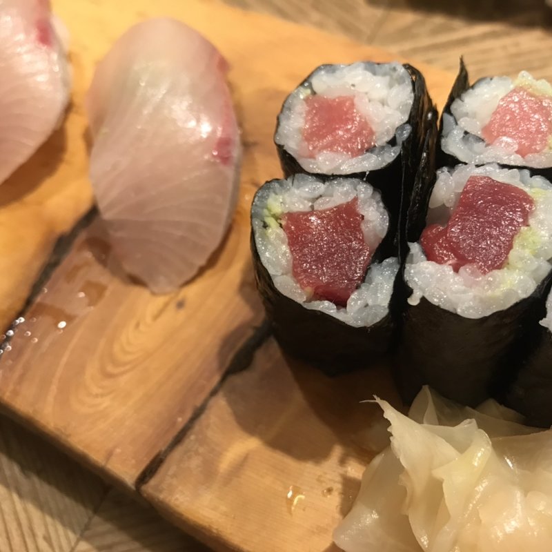 にぎり　カンパチと鉄火巻(酒処さつき)