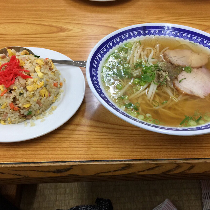 小焼きめし+ラーメン( ほうらく )