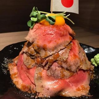 ローストビーフ丼(北海道焼肉 ふらの 肉割烹 新宿三丁目店)