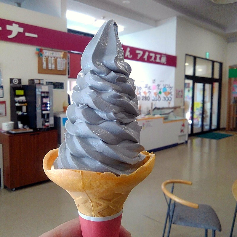 黒ごまソフトクリーム(モーちゃんアイス工房 産直 来夢 )
