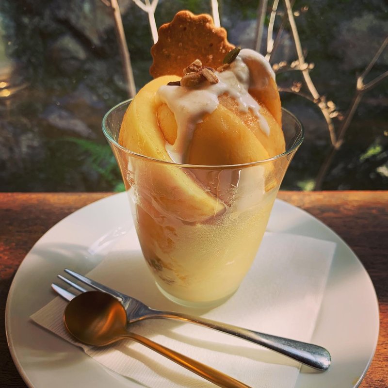 桃パフェ(片（わずか）)