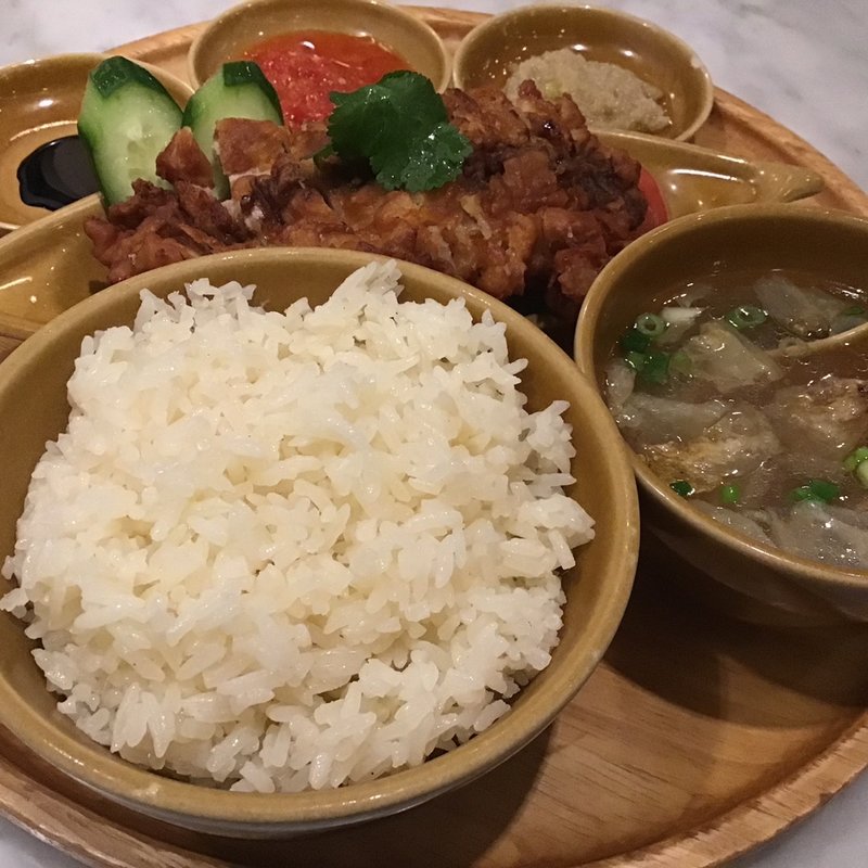 シンガポールチキンライス(蒸しor揚げ))(シンガポール海南鶏飯　日本橋三井タワー店)