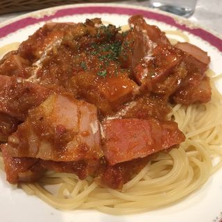 ベーコンとソーセージの唐辛子トマトソーススパゲッティ(ハシヤ)