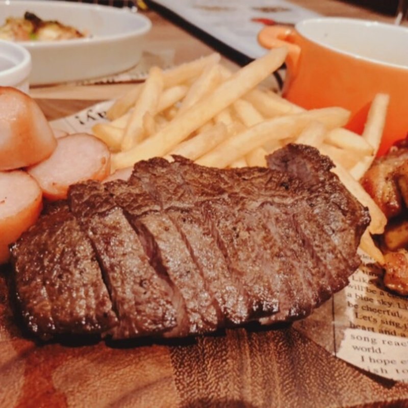 チーズフォンデュソースで食べるイルマーレのミートプレート(オサカナバル イル マーレ 横浜西口店)