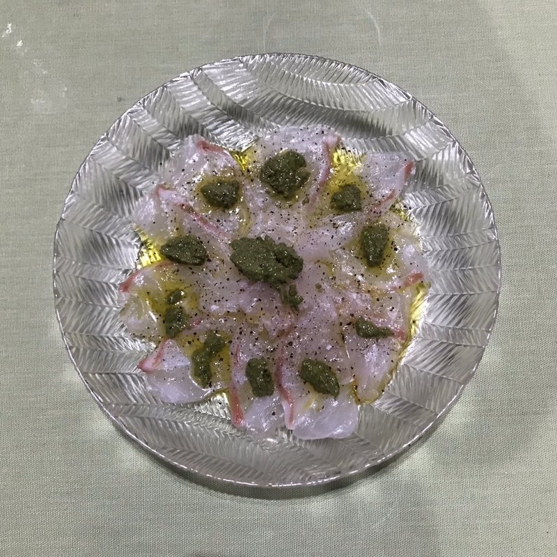 鯛のカルパッチョ　ジェノベーゼソース添え(居酒屋家)