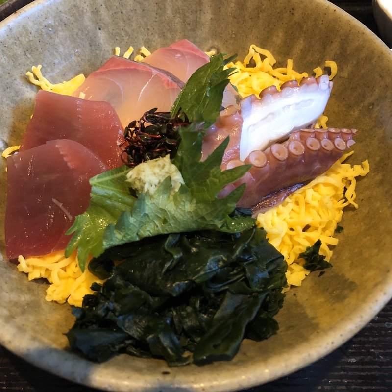 海鮮丼(うお佐)