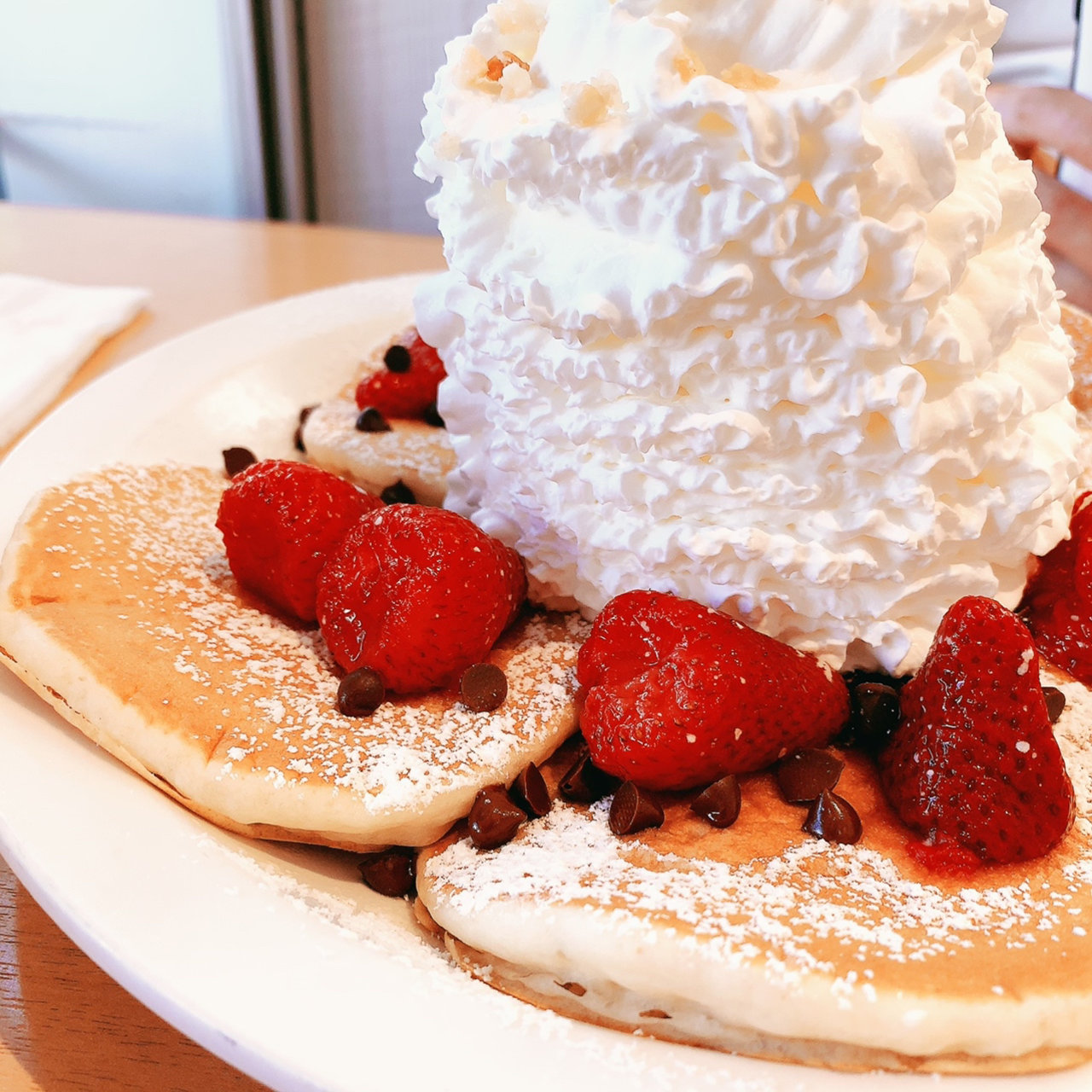 ストロベリーとカシューナッツのパンケーキ(Eggs 'n Things