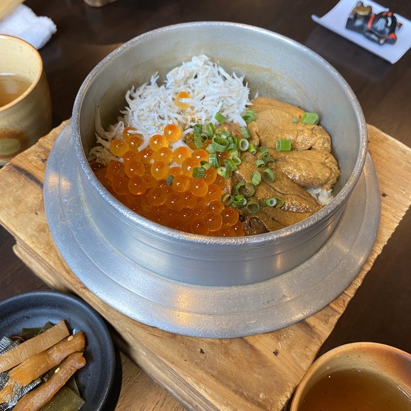 釜揚げしらす三色(香の物、ダシ茶漬け付)(鎌倉釜飯かまかま 本店)