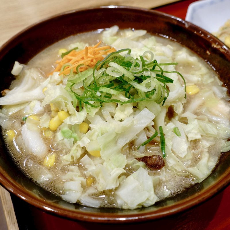 野菜たっぷりらーめん（しょうゆ）(古潭ラーメン ホワイティうめだ店)
