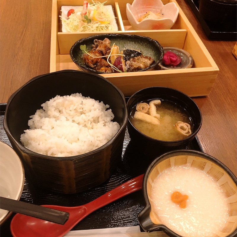 鶏とゴロゴロ野菜の黒酢あんかけと山芋サラダととろろ(ご飯ととろろ とろ麦 )