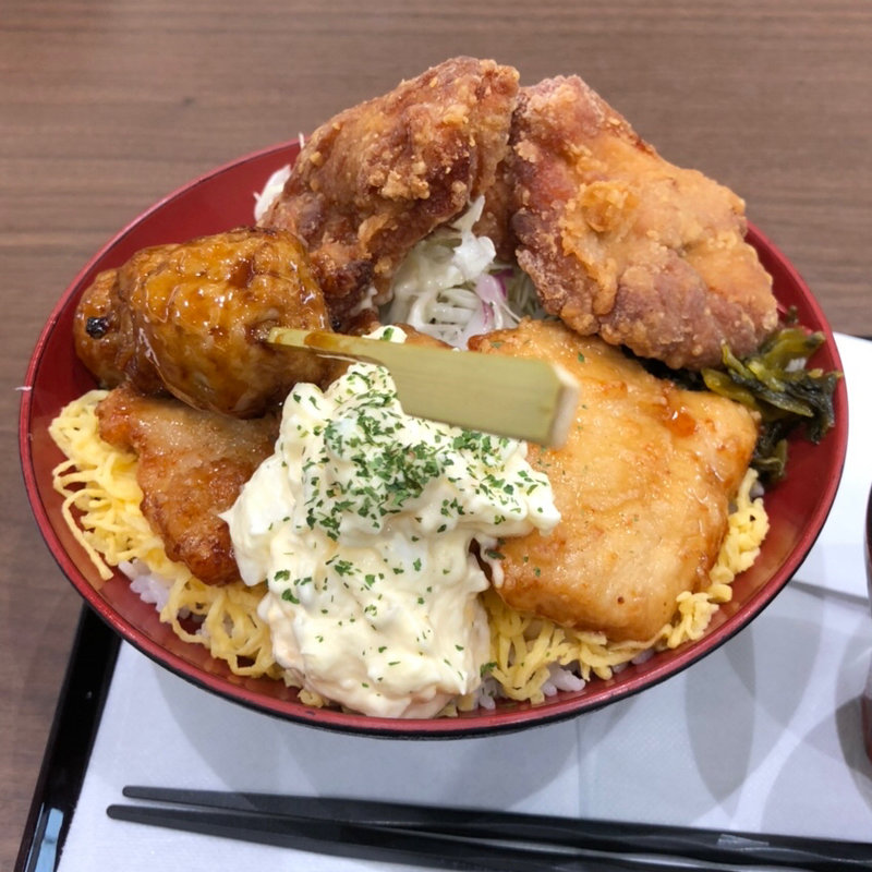 とり得丼(焼き鳥丼と親子丼 鳥どり)
