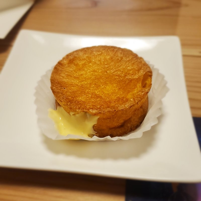 ラムレーズンのシュークリーム(slow本店)