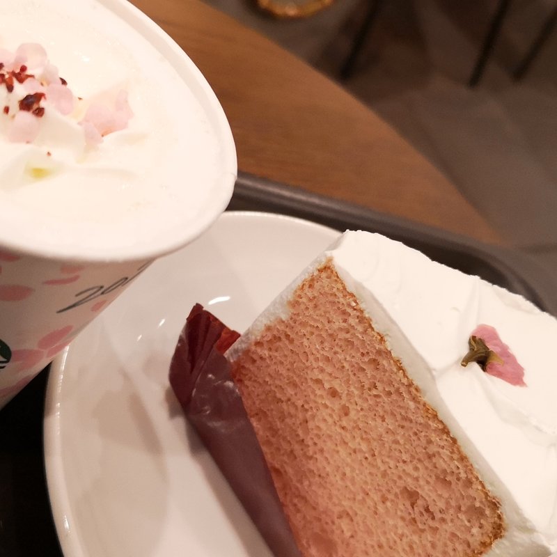 さくらシフォンケーキ(スターバックスコーヒー アクセス表参道店)