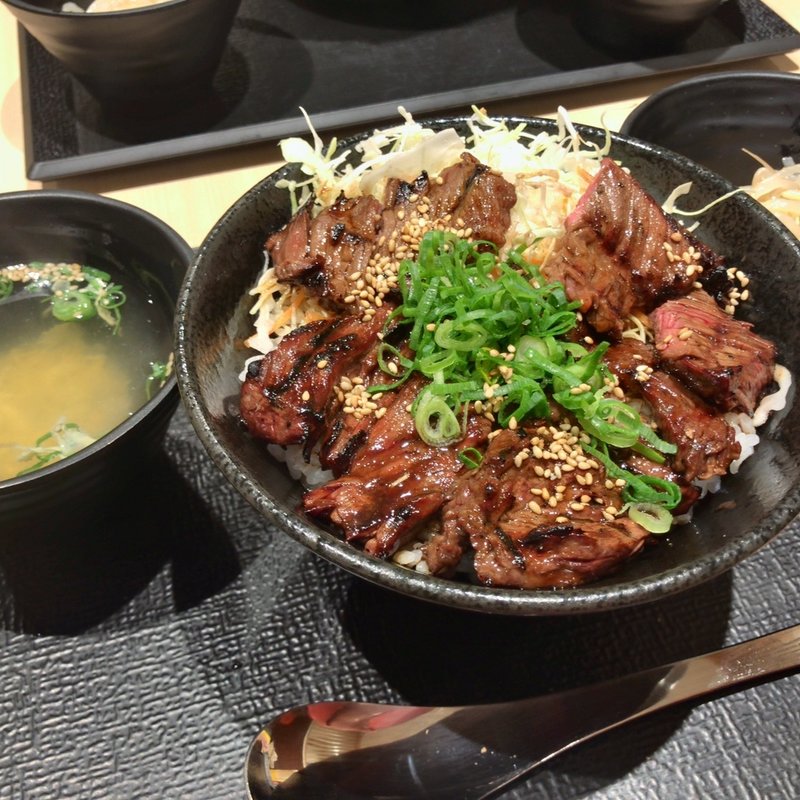 ハラミ丼(肉丼専門店 湯島肉劇場)