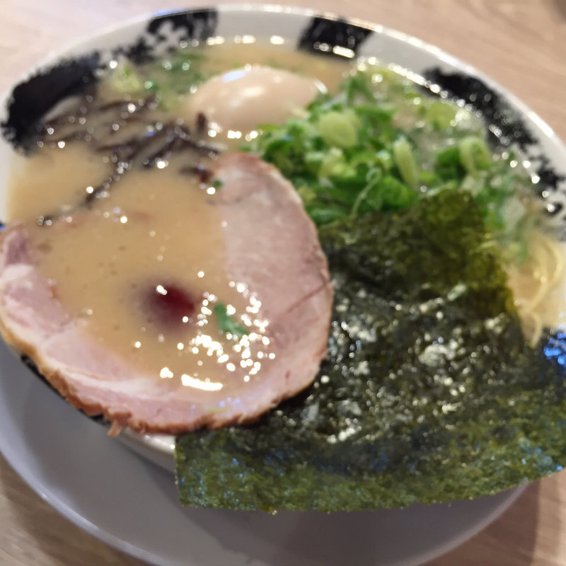白豚骨ラーメン(一番軒×がブリチキン。 日比野店)