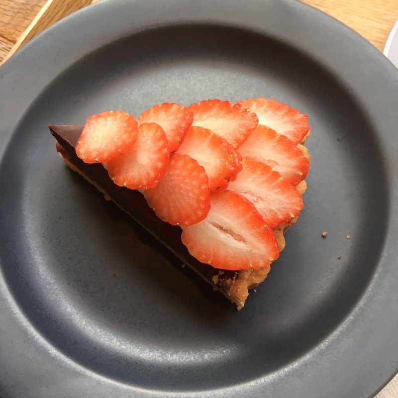 苺とチョコのタルト(ソビノワ)