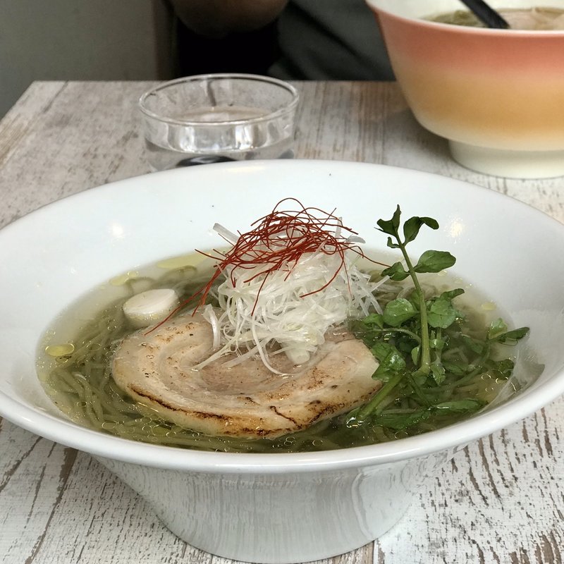 アグー豚の塩らーめん(ブン ブン ブラウ カフェ ウィズ ビーハイヴ （Bum Bun BLau Cafe with BeeHive）)