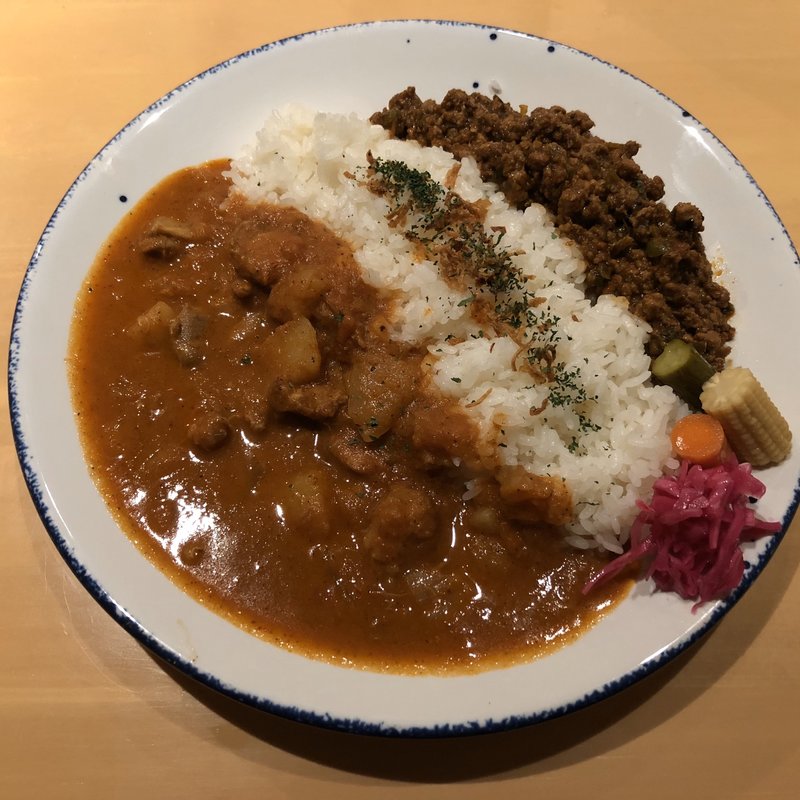 マッサマン・キーマ合いがけ(酒とおいしい飯 エナジーホール)
