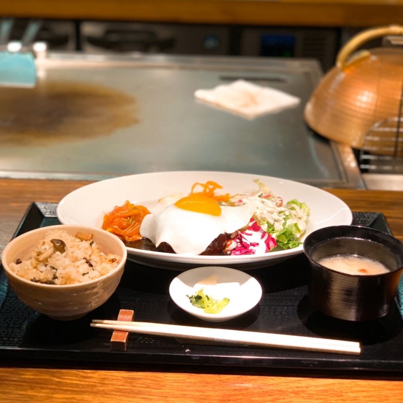 ハンバーグステーキ定食(ガーリックライスに変更)(八丁堀黒きん )