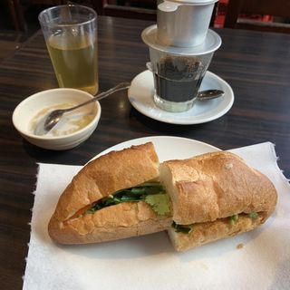 ベトナムのサンドイッチ＋コーヒ(ヘオちゃん 新大久保本店 )