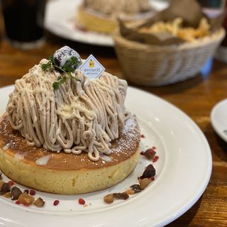和栗と仏産マロンのモンブランパンケーキ(カフェ アクイーユ 恵比寿)